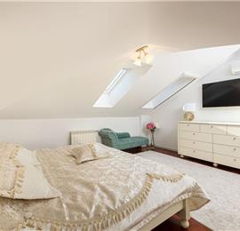 5 bedroom beachfront villa with pool on Ciova Island, Trogir, sleeps 12
